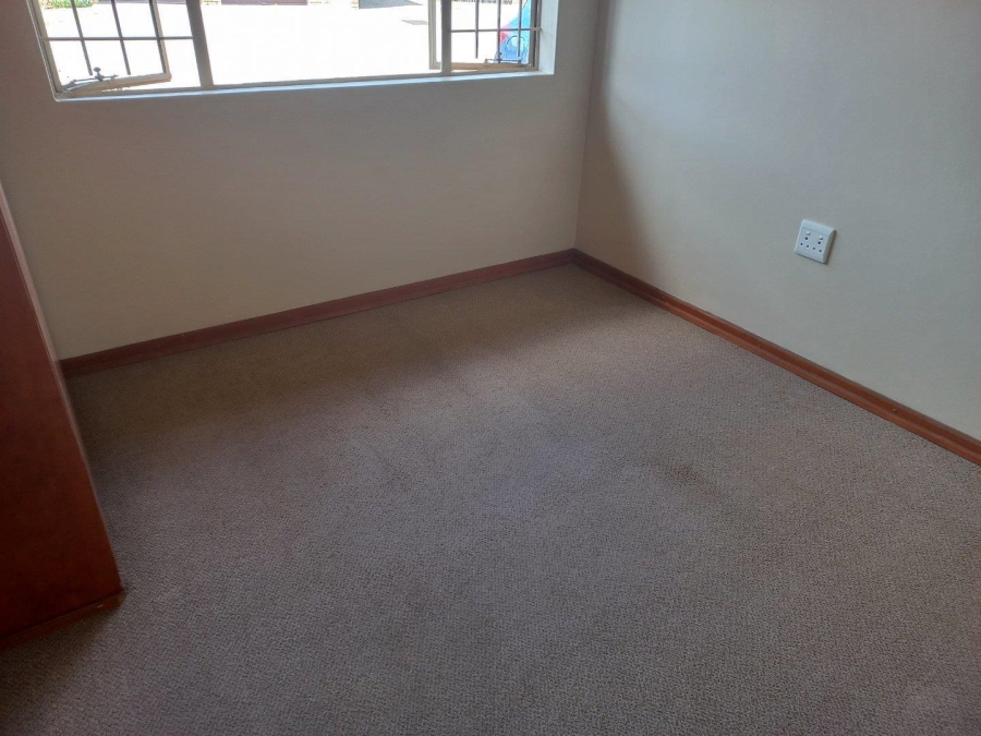 To Let 3 Bedroom Property for Rent in Langenhovenpark Free State